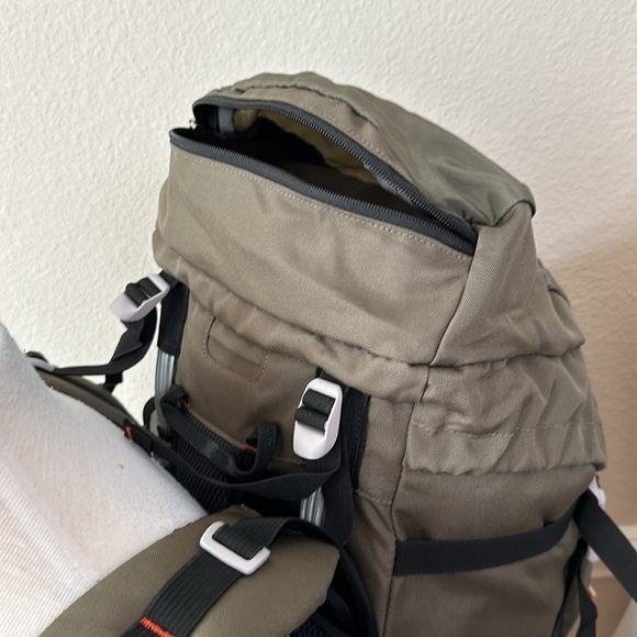 JanSport GRIZZLY BEAR 63 - New Cilantro Grn - Picture 5 of 16